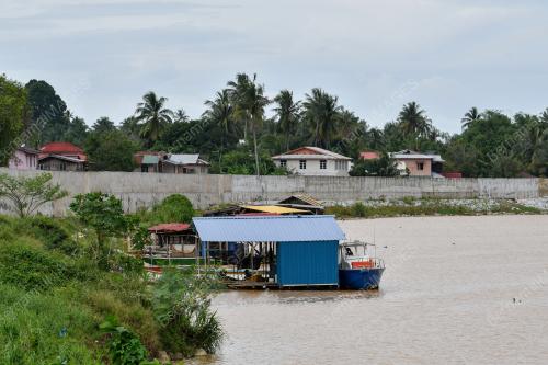 TEBATAN BANJIR KAMPUNG LAUT