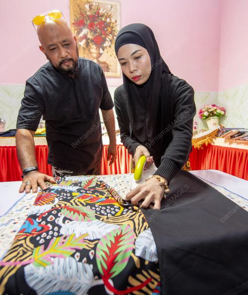 SELUAR SEPARUH RINDU