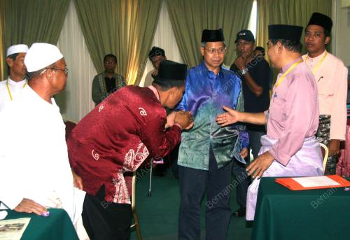 MUSTAPA MOHAMED