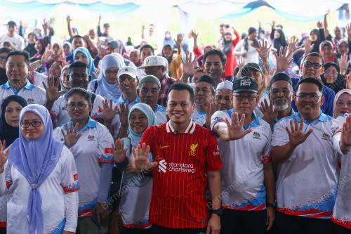 NIK NAZMI NIK AHMAD