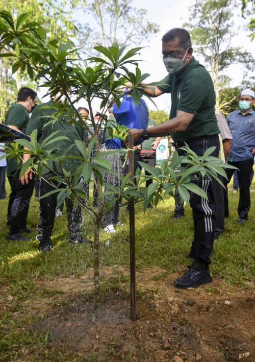 DATUK SERI TAKIYUDDIN HASSAN
