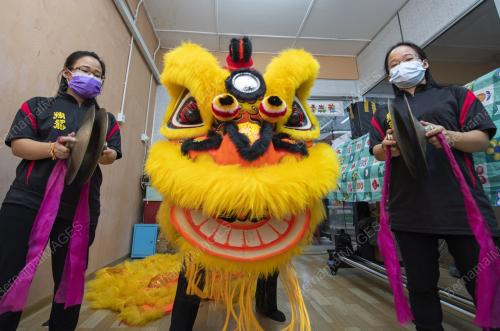 EMPAT BERADIK TARIAN SINGA