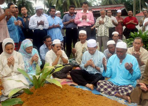 MUSTAPA MOHAMED