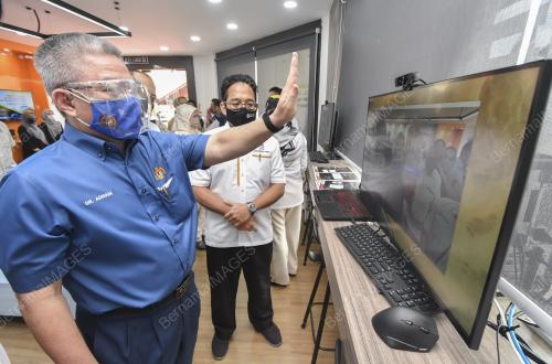 DATUK SERI DR ADHAM BABA