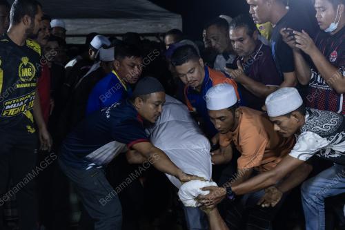 PENGEBUMIAN JENAZAH EMPAT BERANAK TERLIBAT KEMALANGAN