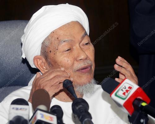 NIK ABDUL AZIZ NIK MAT