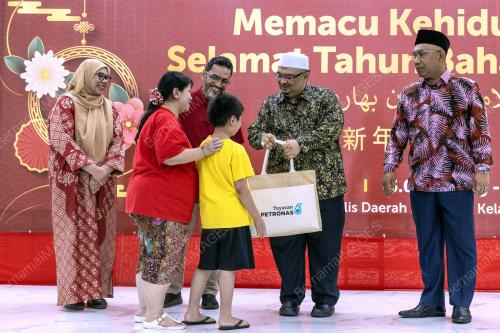 DATUK DR MOHAMED FADZLI HASSAN