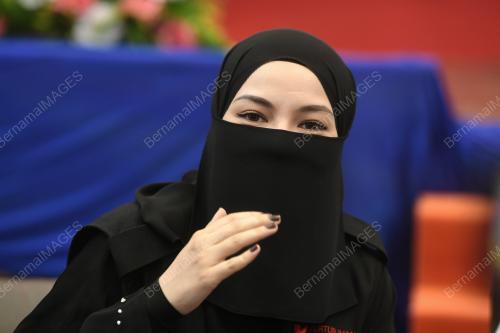 NOOR NEELOFA MOHD NOOR