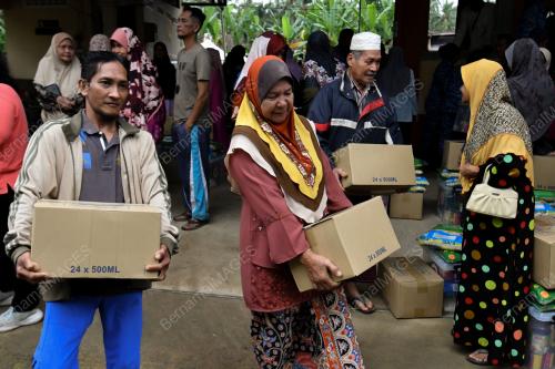 BANTUAN MANGSA BANJIR