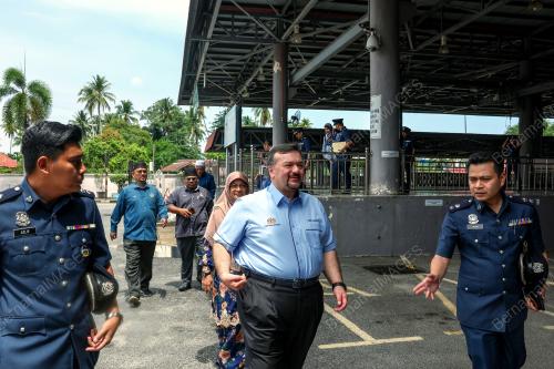 DATUK SERI AMIR HAMZAH AZIZAN