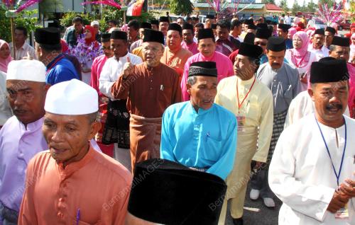 AHMAD HUSNI MOHD HANAZLAH