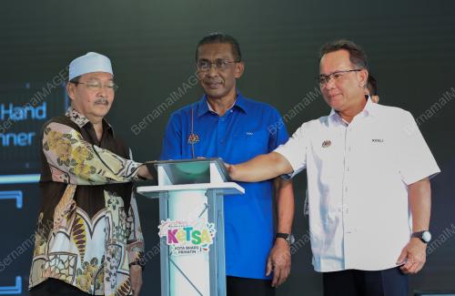 DATUK SERI TAKIYUDDIN HASSAN