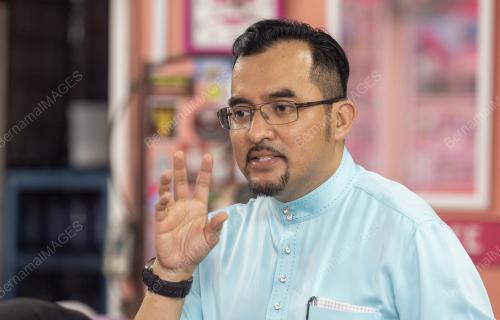 DATUK DR ASYRAF WAJDI DUSUKI