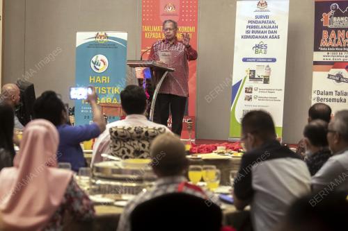 DATUK SERI MUSTAPA MOHAMED