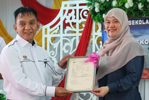 FADHLINA SIDEK