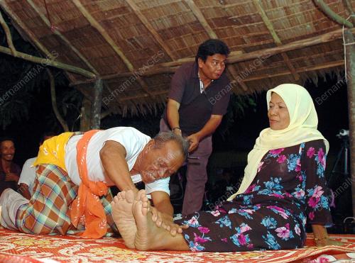 MAIN PUTERI
