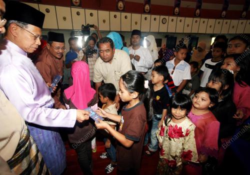 MUSTAPA MOHAMED