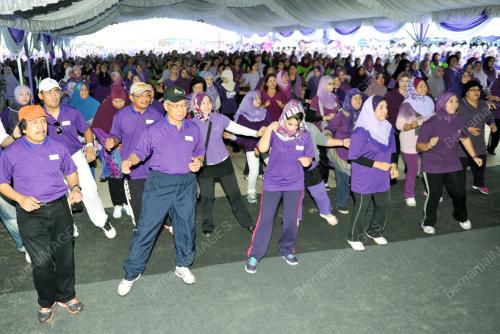 KB02_17032013_WOMEN_PURPLE