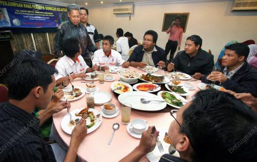 MUSTAPA MOHAMED