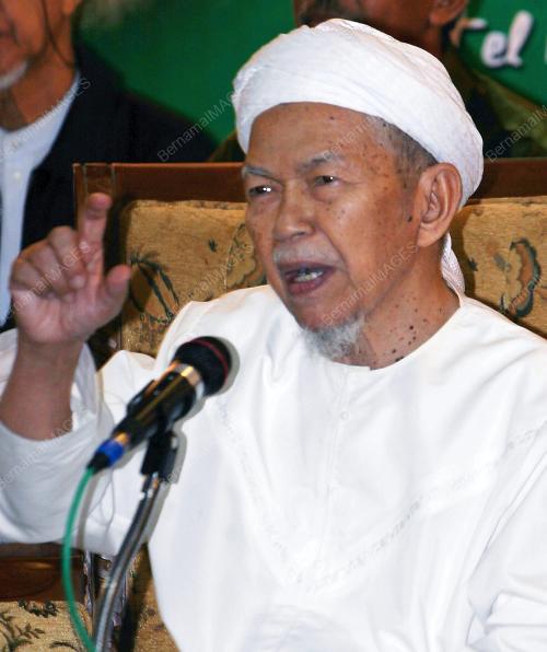 NIK ABDUL AZIZ NIK MAT