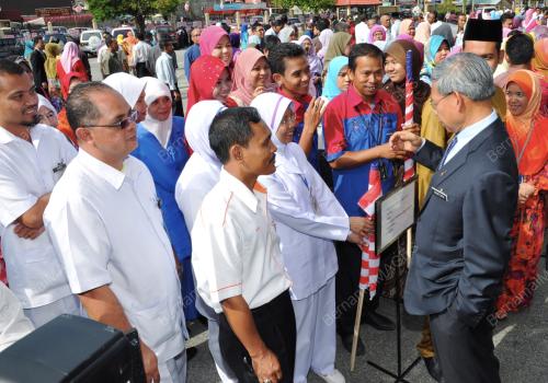 DATUK SERI MUSTAPA MOHAMED