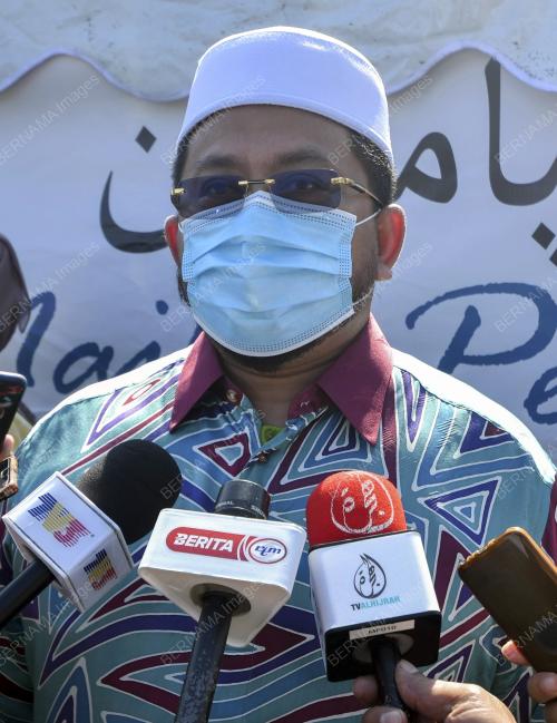 DATUK AHMAD MARZUK SHAARY