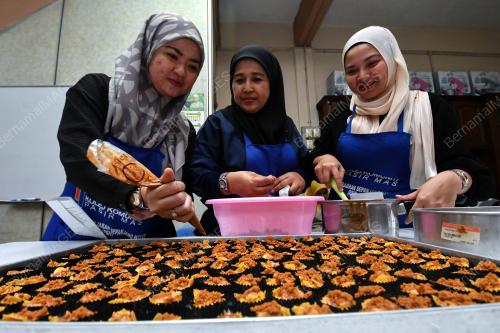 PEMBUATAN BISKUT RAYA