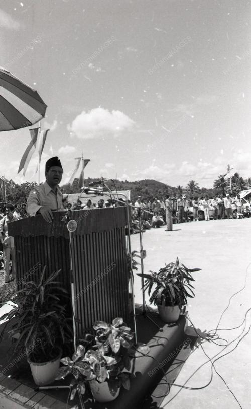 DR. MAHATHIR MOHAMAD