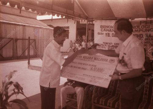DATO' SRI MOHD NAJIB TUN ABDUL RAZAK