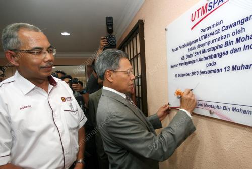 MUSTAPA MOHAMED