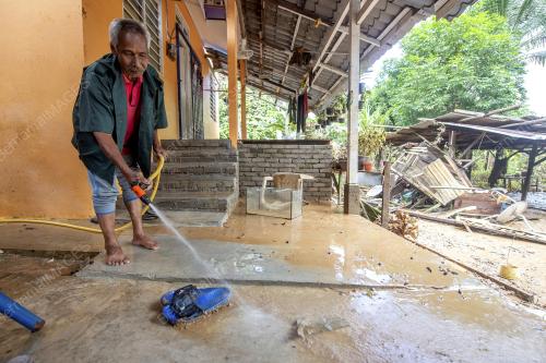 TINJKAUAN BANJIR KELANTAN