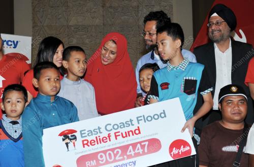 KB02_20032015_AIRASIA_BANJIR