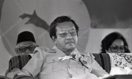 DR. MAHATHIR BIN MOHAMAD