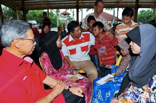 DATUK SERI MUSTAPA MOHAMED