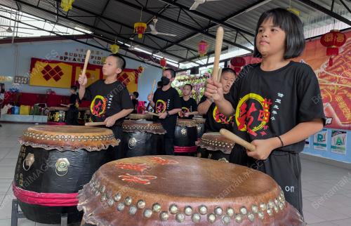 GENDANG 24 CINA