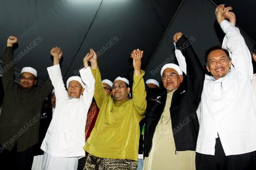 DATUK NIK ABDUL AZIZ NIK MAT