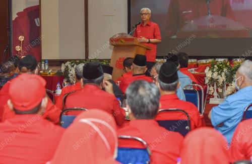 DATUK SERI ISMAIL SABRI YAAKOB