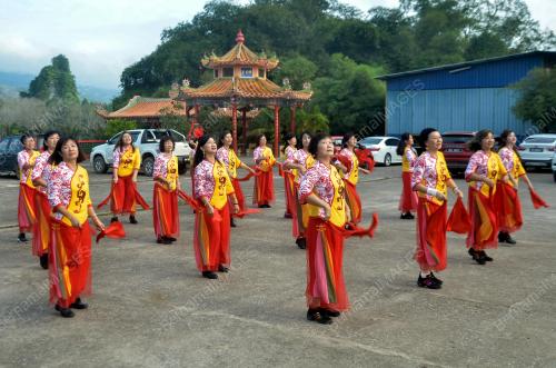 TARIAN TRADISIONAL CINA
