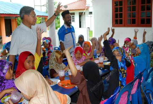 MUSTAPA MOHAMED