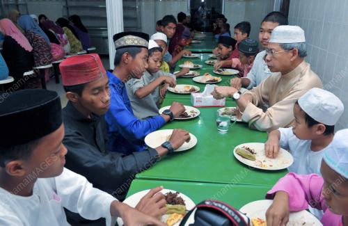 DATUK SERI MUSTAPA MOHAMED