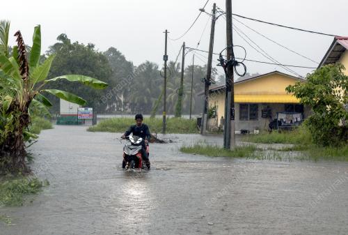 TINJAUAN BANJIR KILAT DI BACHOK