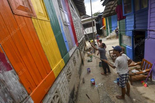 RUMAH PELANGI KAMPUNG SUNGAI BUDOR