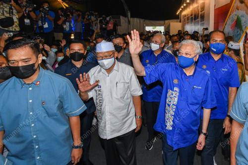 DATUK SERI ISMAIL SABRI YAAKOB