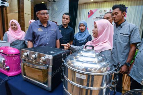 AZIZUL KAMAREDZUAN AZIZUL AKIMI