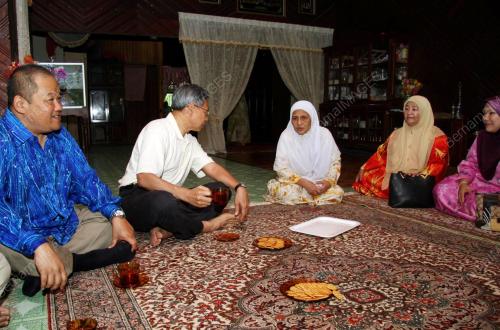 MUSTAPA MOHAMED