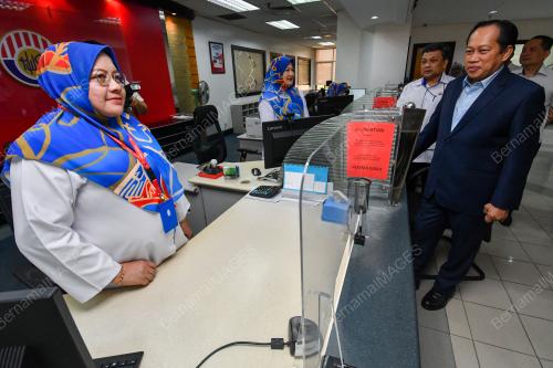 DATUK SERI AHMAD MASLAN