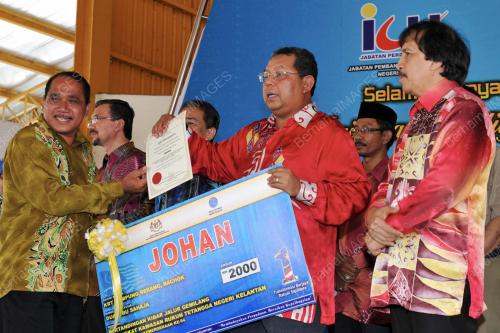 DATUK DR AWANG ADEK HUSSEIN