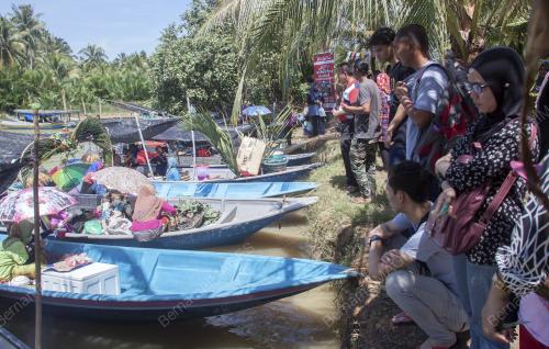 KB02_24092016_PASAR_TERAPUNG