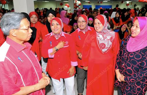 DATUK SERI MUSTAPA MOHAMED