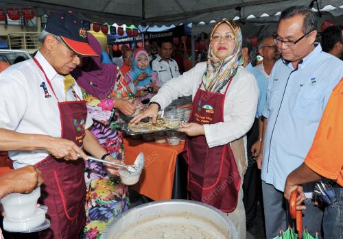 DATUK SERI MUSTAPA MOHAMED